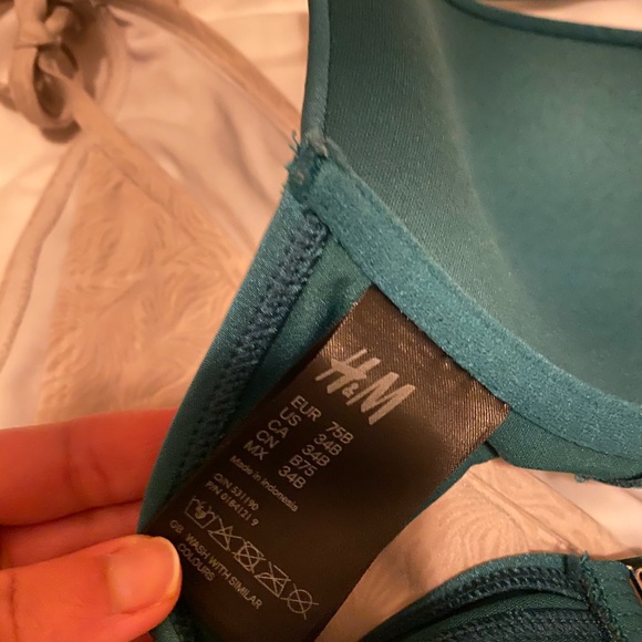 2 Bikini sets and cover up - Picture 4 of 8